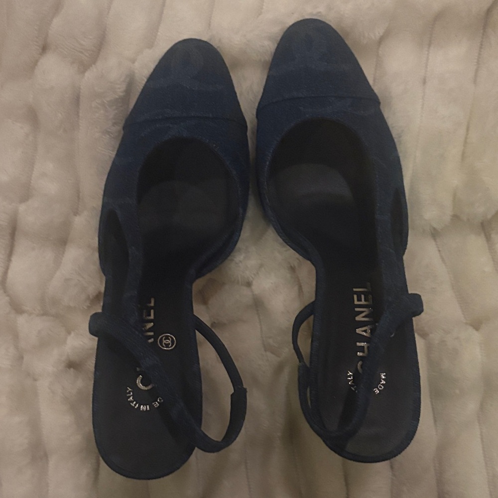 Elegant Navy Heels style new sling backs